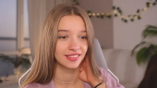 Snapshot of UdelaHathorne chatting on September 9, 2025, 4:16 pm UdelaHathorne online show from September 9, 2025, 4:16 pm
