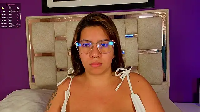 Snapshot of emilyy_cooperr chatting on May 1, 2026, 12:10 pm emilyy cooperr online show from May 1, 2026, 12:10 pm