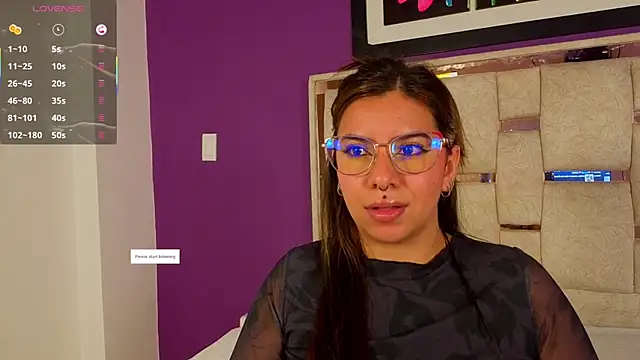 Snapshot of emilyy_cooperr chatting on April 20, 2026, 12:19 pm emilyy cooperr online show from April 20, 2026, 12:19 pm