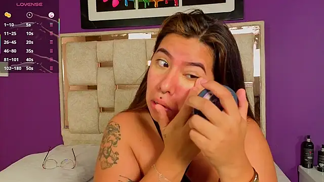 Snapshot of emilyy_cooperr chatting on April 13, 2026, 12:09 pm emilyy cooperr online show from April 13, 2026, 12:09 pm