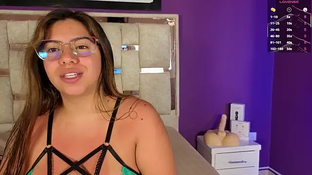 Snapshot of emilyy_cooperr chatting on May 25, 2026, 12:15 pm emilyy cooperr online show from May 25, 2026, 12:15 pm
