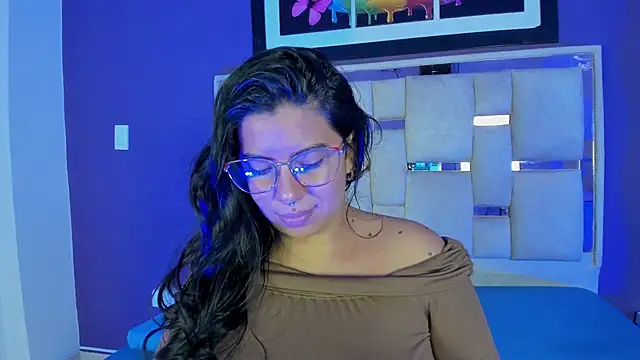 Snapshot of emilyy_cooperr chatting on February 24, 2026, 12:17 pm emilyy cooperr online show from February 24, 2026, 12:17 pm