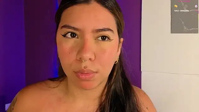 Snapshot of emilyy_cooperr chatting on May 29, 2026, 12:22 pm emilyy cooperr online show from May 29, 2026, 12:22 pm