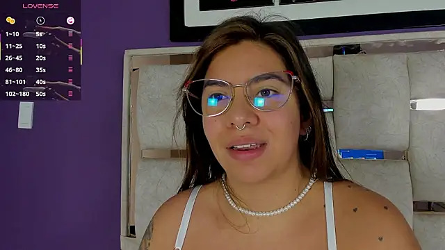 Snapshot of emilyy_cooperr chatting on March 20, 2026, 12:17 pm emilyy cooperr online show from March 20, 2026, 12:17 pm