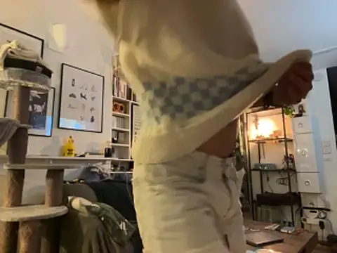 Snapshot of Bubba7519 chatting on October 26, 2025, 8:20 pm Bubba7519 online show from October 26, 2025, 8:20 pm