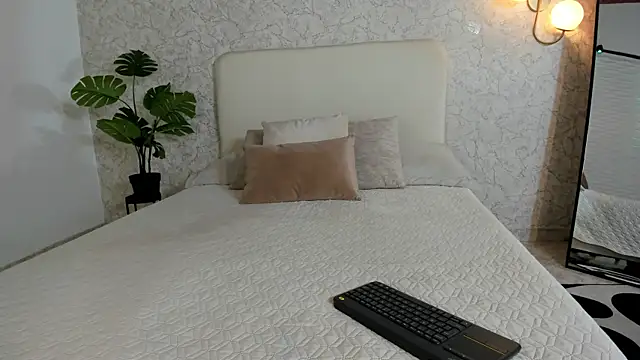 alanarouge online show from February 26, 2026, 11:21 am