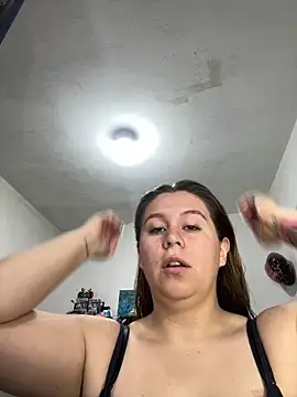 sarah t1  online show from May 6, 2026, 5:39 pm