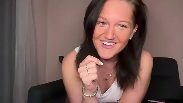 Pleasing-Chloe49 online show from September 9, 2025, 8:18 pm