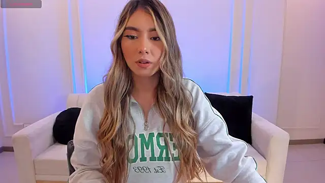 Snapshot of MaddisonCollins chatting on May 22, 2026, 11:41 am MaddisonCollins online show from May 22, 2026, 11:41 am
