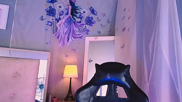 Emily Castillo 1 online show from April 7, 2026, 4:36 am