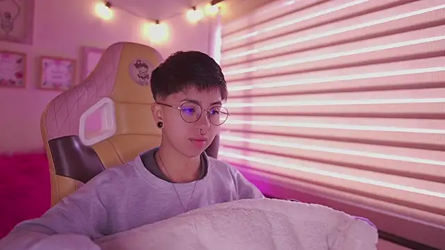 tommy blue online show from April 13, 2026, 12:31 pm