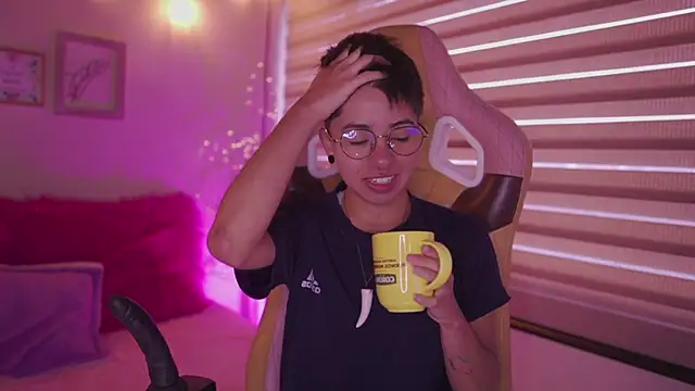 tommy blue online show from April 15, 2026, 1:04 pm