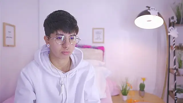 tommy blue online show from October 29, 2025, 1:43 pm