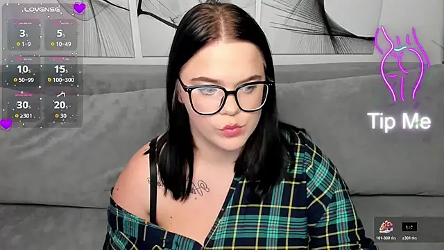 Eliss Shyyo online show from December 13, 2025, 8:04 pm