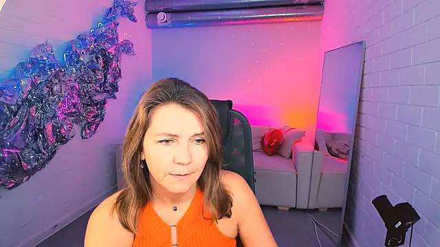 Snapshot of NicoleHitman chatting on October 15, 2025, 1:19 pm NicoleHitman online show from October 15, 2025, 1:19 pm