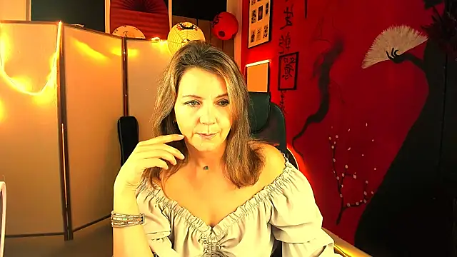 Snapshot of NicoleHitman chatting on October 14, 2025, 1:45 pm NicoleHitman online show from October 14, 2025, 1:45 pm