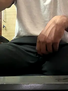 Snapshot of RightFielder chatting on November 5, 2025, 2:42 pm RightFielder online show from November 5, 2025, 2:42 pm