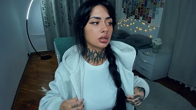 CharimgSabrina online show from October 20, 2025, 6:26 am