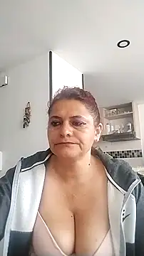 Snapshot of BiancaSteel chatting on November 7, 2025, 1:04 pm BiancaSteel online show from November 7, 2025, 1:04 pm