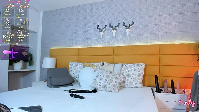 Snapshot of LeilaHiuston chatting on February 22, 2026, 12:02 am LeilaHiuston online show from February 22, 2026, 12:02 am