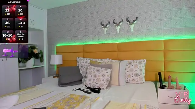 Snapshot of LeilaHiuston chatting on February 19, 2026, 1:46 am LeilaHiuston online show from February 19, 2026, 1:46 am