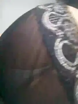 Snapshot of Sandra42 chatting on December 23, 2025, 9:19 am Sandra42 online show from December 23, 2025, 9:19 am