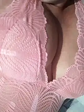 Snapshot of Sandra42 chatting on December 16, 2025, 9:24 am Sandra42 online show from December 16, 2025, 9:24 am