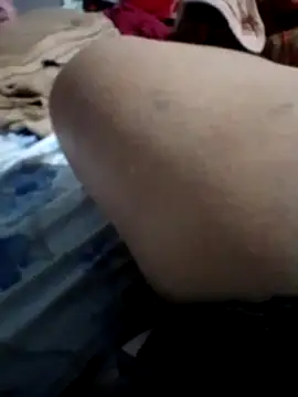 Snapshot of Sandra42 chatting on November 11, 2025, 9:59 am Sandra42 online show from November 11, 2025, 9:59 am