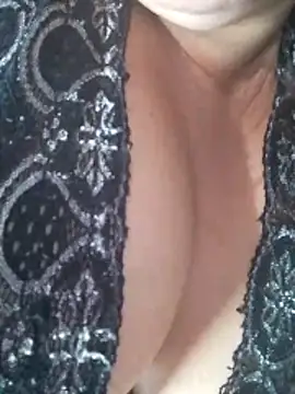 Snapshot of Sandra42 chatting on November 15, 2025, 1:59 pm Sandra42 online show from November 15, 2025, 1:59 pm