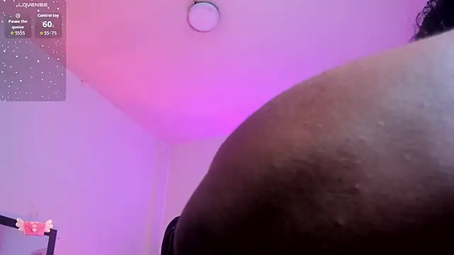 Snapshot of Ayliinn_ chatting on November 20, 2025, 5:30 am Ayliinn online show from November 20, 2025, 5:30 am