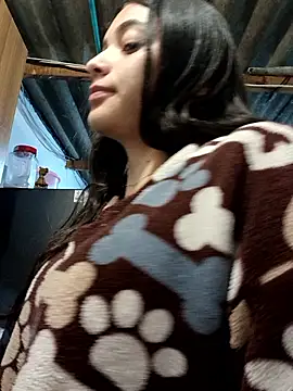 Snapshot of Valen_Person chatting on October 4, 2025, 9:33 am Valen Person online show from October 4, 2025, 9:33 am