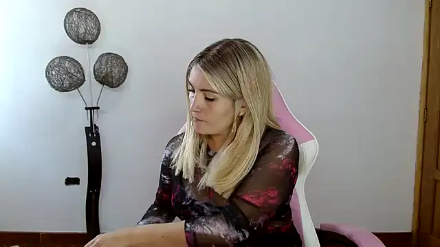 Snapshot of nanis_milf chatting on December 19, 2025, 1:46 pm nanis milf online show from December 19, 2025, 1:46 pm