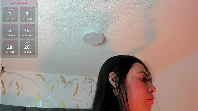 Cristal Velle online show from April 10, 2026, 10:44 am