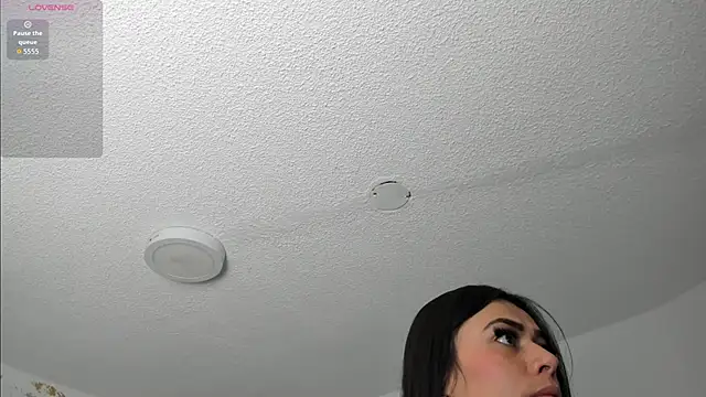 Cristal Velle online show from April 17, 2026, 11:02 am