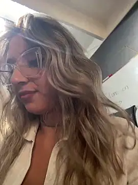 Isabella Varella online show from January 5, 2026, 5:27 pm