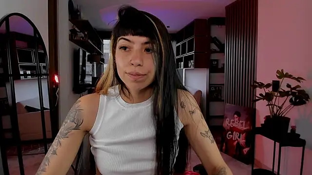 Saraa Desiree online show from February 14, 2026, 8:53 pm