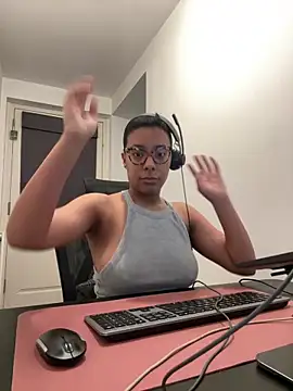 Melia Rayne online show from March 6, 2026, 10:32 am