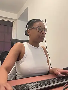 Melia Rayne online show from April 9, 2026, 9:15 am