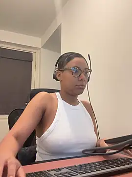 Melia Rayne online show from March 17, 2026, 10:29 am