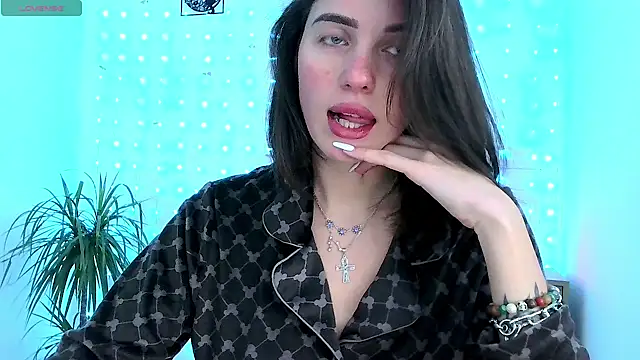 neferutt online show from November 28, 2025, 2:39 pm