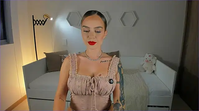 Snapshot of ValentinaMilann chatting on February 17, 2026, 11:24 pm ValentinaMilann online show from February 17, 2026, 11:24 pm