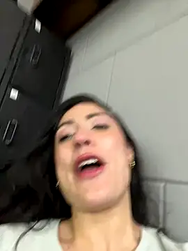 isabella winkler online show from December 20, 2025, 4:10 pm