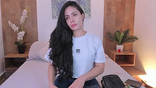 isabella winkler online show from June 15, 2026, 12:05 pm