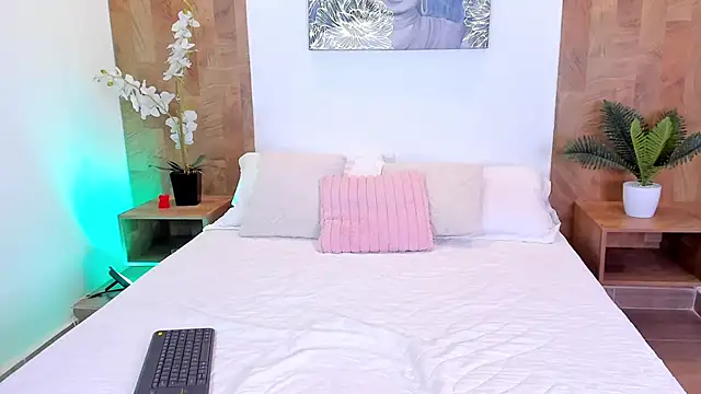 isabella winkler online show from December 14, 2025, 4:01 pm