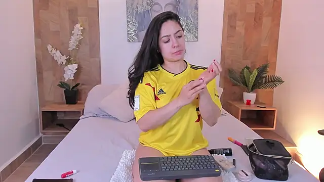 isabella winkler online show from June 17, 2026, 10:47 am