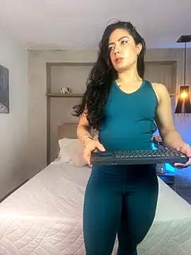 isabella winkler online show from October 8, 2025, 12:17 pm