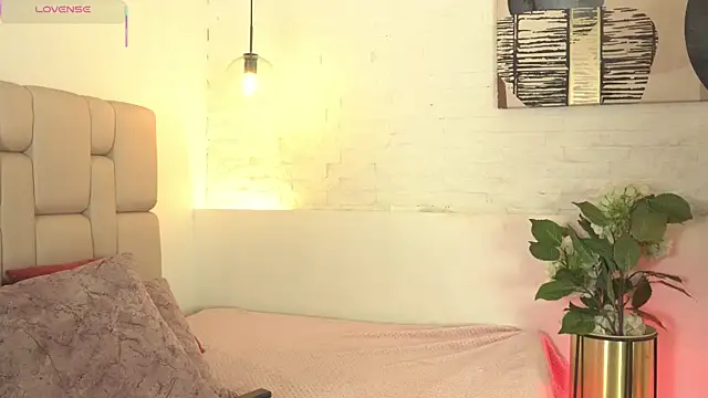 alison222  online show from April 1, 2026, 12:50 pm