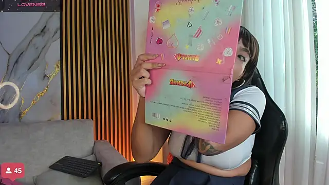 SarahLynn7 online show from October 28, 2025, 8:08 pm