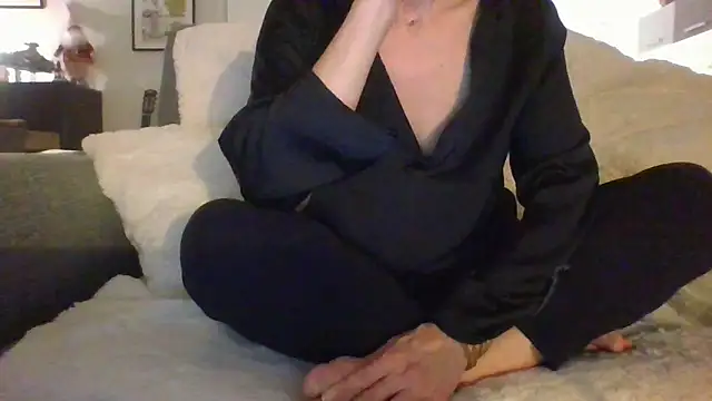 Valentinette online show from December 15, 2025, 8:47 pm