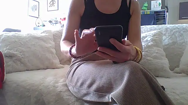 Valentinette online show from December 17, 2025, 1:05 pm